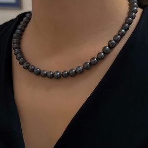 Ogrlica sa crnim biserima