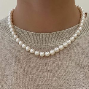 Biserna ogrlica sa zlatnom kopčom