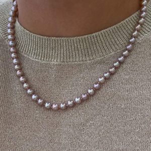 Biserna ogrlica sa zlatnom kopčom