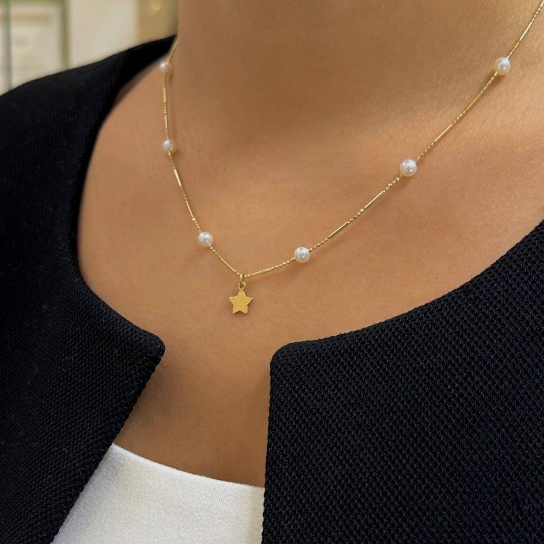 Zlatna ogrlica sa biserima i zvezdom