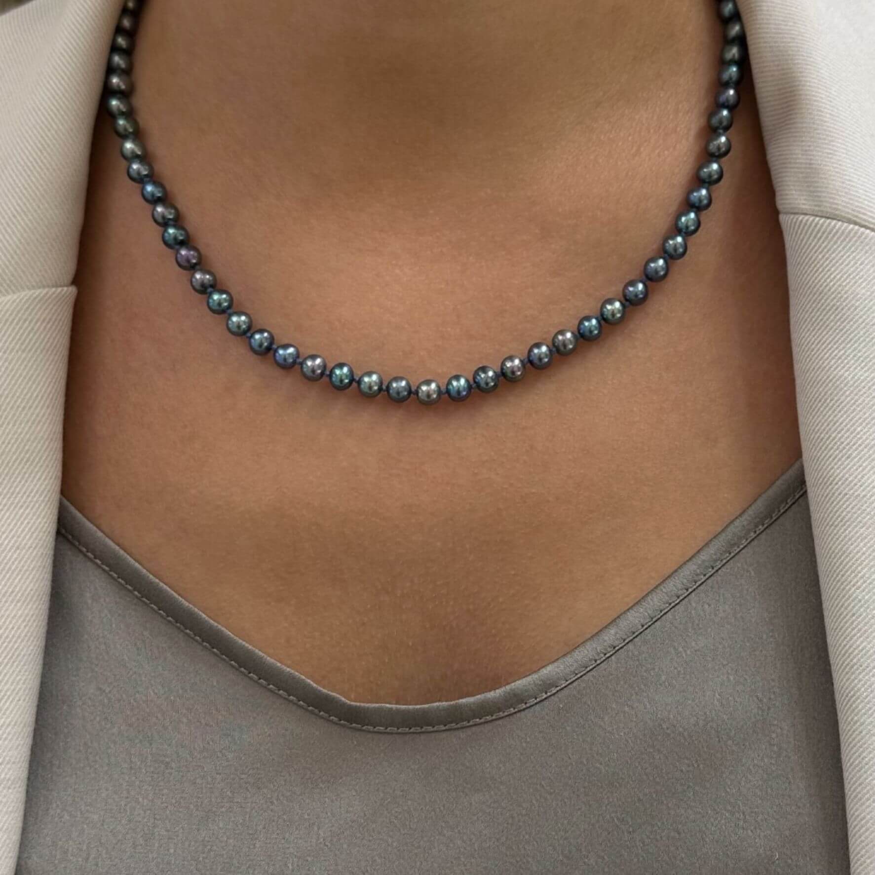 Ogrlica sa plavim biserima