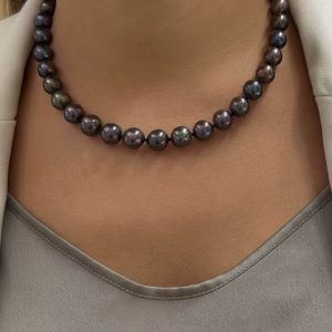 Ogrlica sa braon biserima