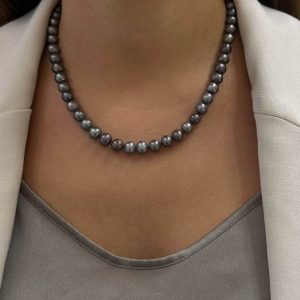 Ogrlica sa sivim biserima